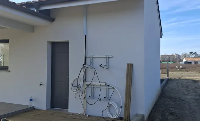 Reprise de chantier pour l'installation de deux pompes à chaleur air/air à Oeyreluy, Mont-de-Marsan, NEO CLIMAT